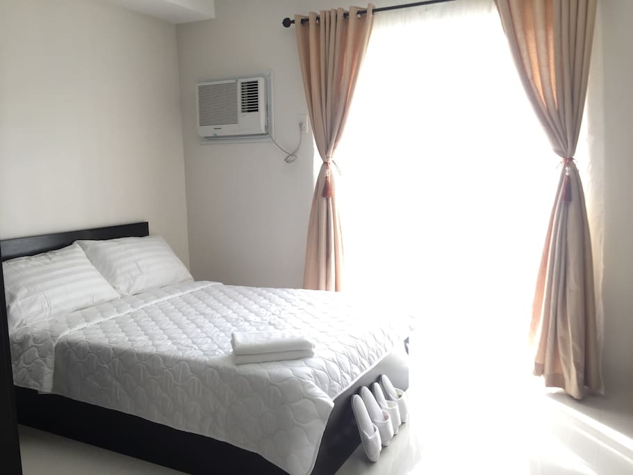 Queen size bed (accommodates 2) with balcony.