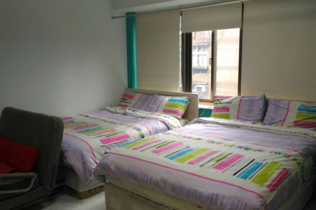 Lightful and spacious room with 3 beds 2 toilets/ 特大空間3床2衛大套房
