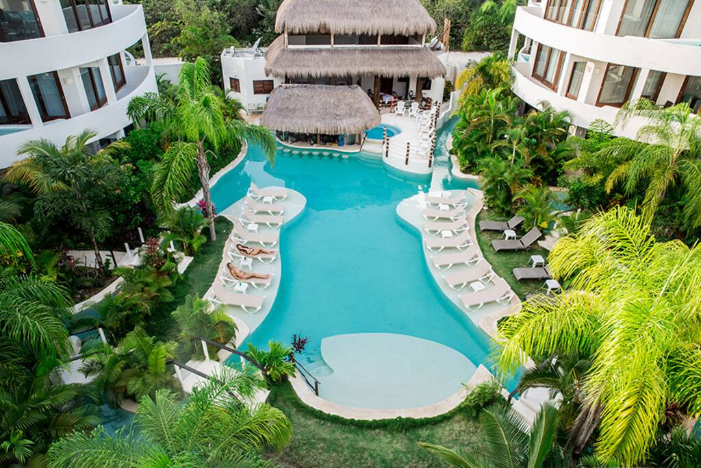 Upper view of the amazing pool.