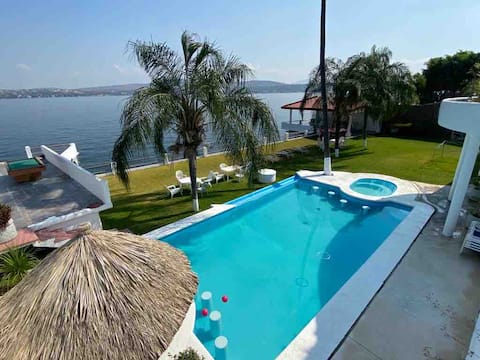 Teques, ideal for large families, extra cost, 12 rooms