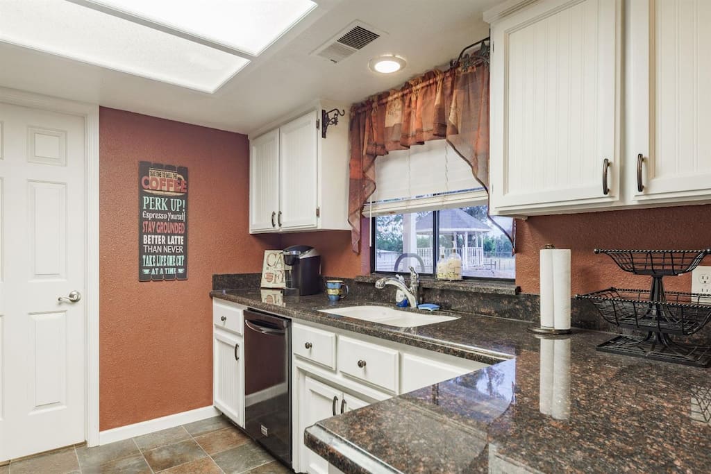 Kitchen. Fruit and coffee/tea available