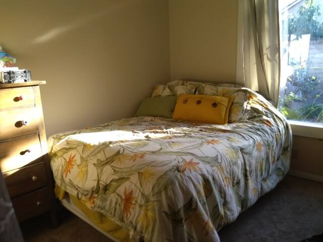 Hidden gem of So Cal! Enjoy our sunny room