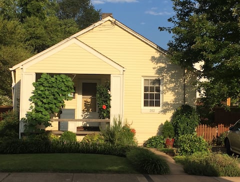 Adorable Butternut Cottage!