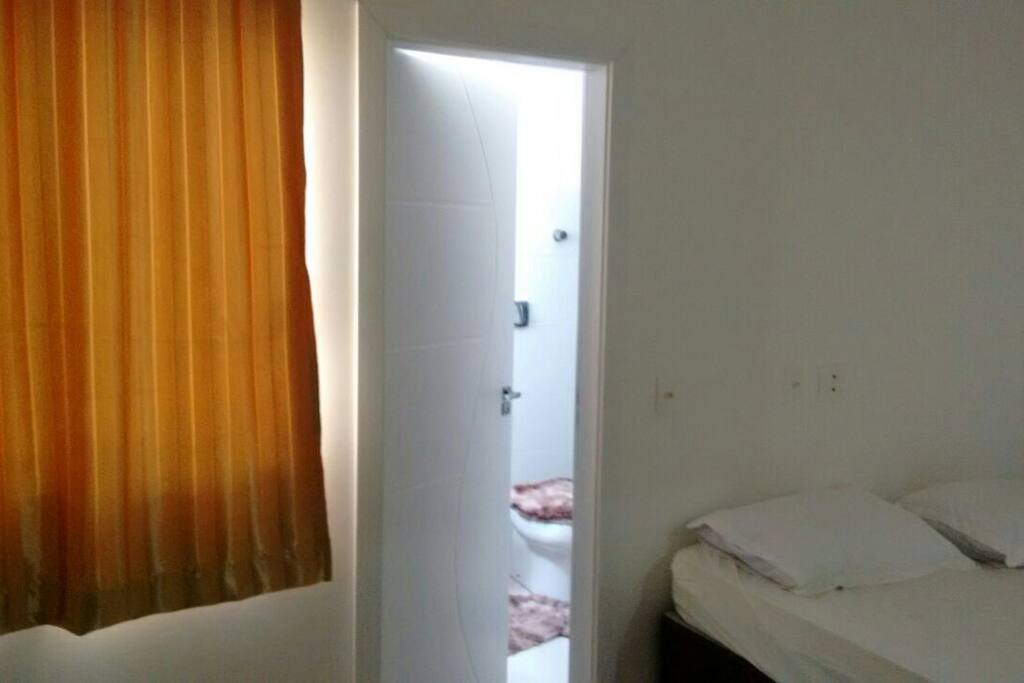 Quarto 1, suíte com ar condicionado