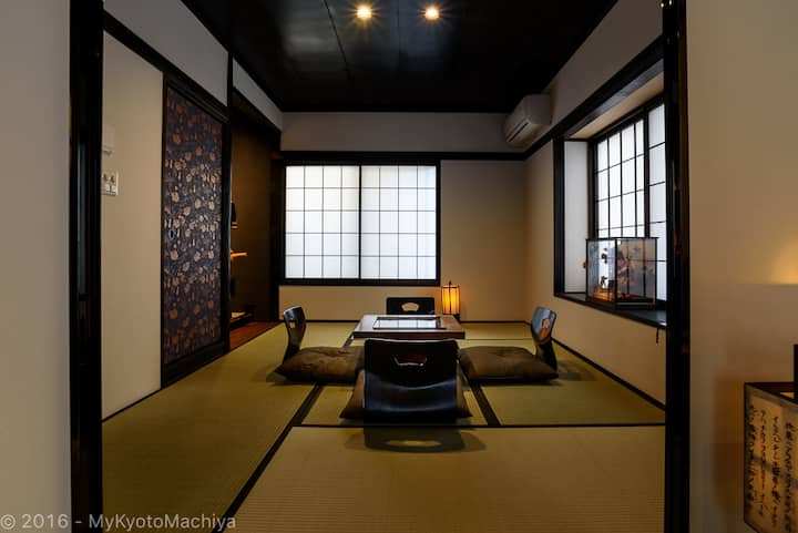 Druhá japonská obývačka na prízemí so samurajom Jimom v Tokonome (alcove)