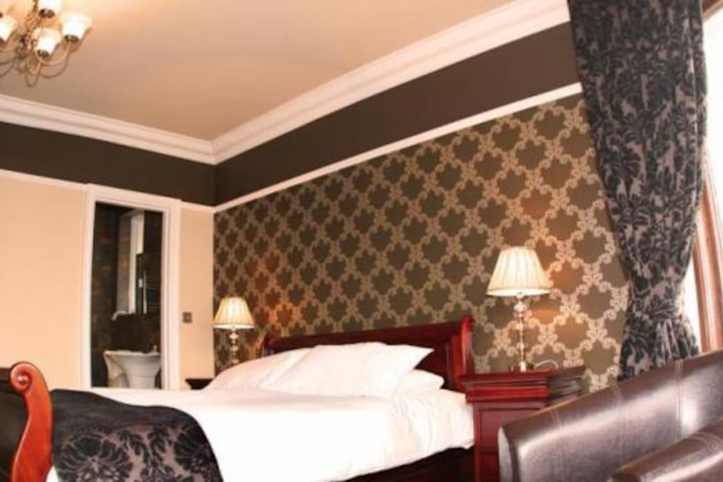 Bedroom with en suite