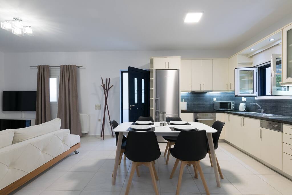 Kitchen / dining area.