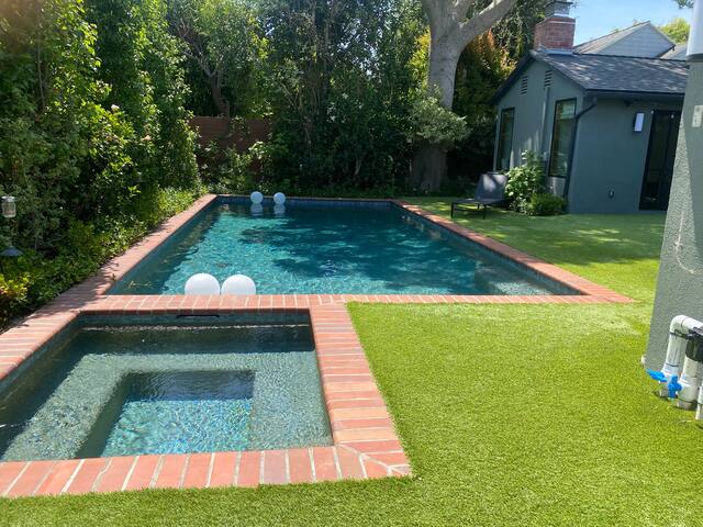 Designer Mar Vista Mid-Century Oasis with Pool 4BR gallery image 2