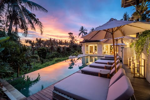 White Lotus 5BR Ubud Infinity Pool & Jungle View