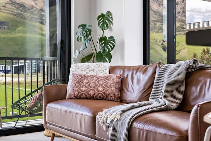 Stylish 2 Bed Apartment With Remarkable Views - Queenstown
