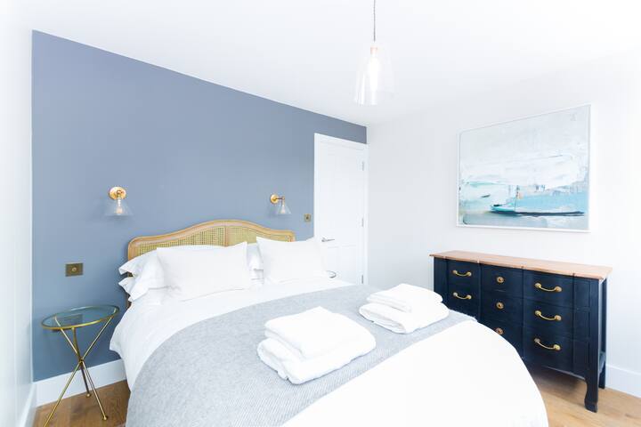 Stunning Design Two bedroom Duplex Apt – 2 baths gallery image 5