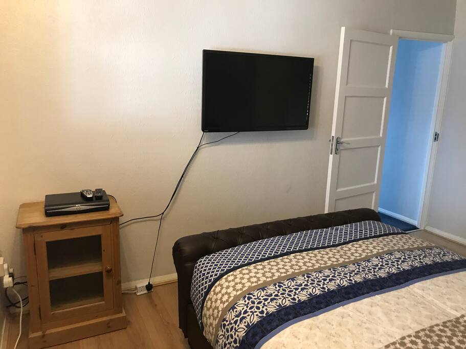 PRIVATE DOUBLE BEDROOM