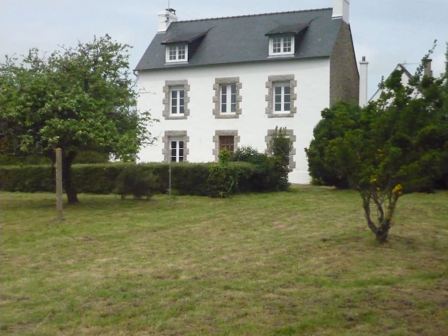 La maison et son jardin côté mer