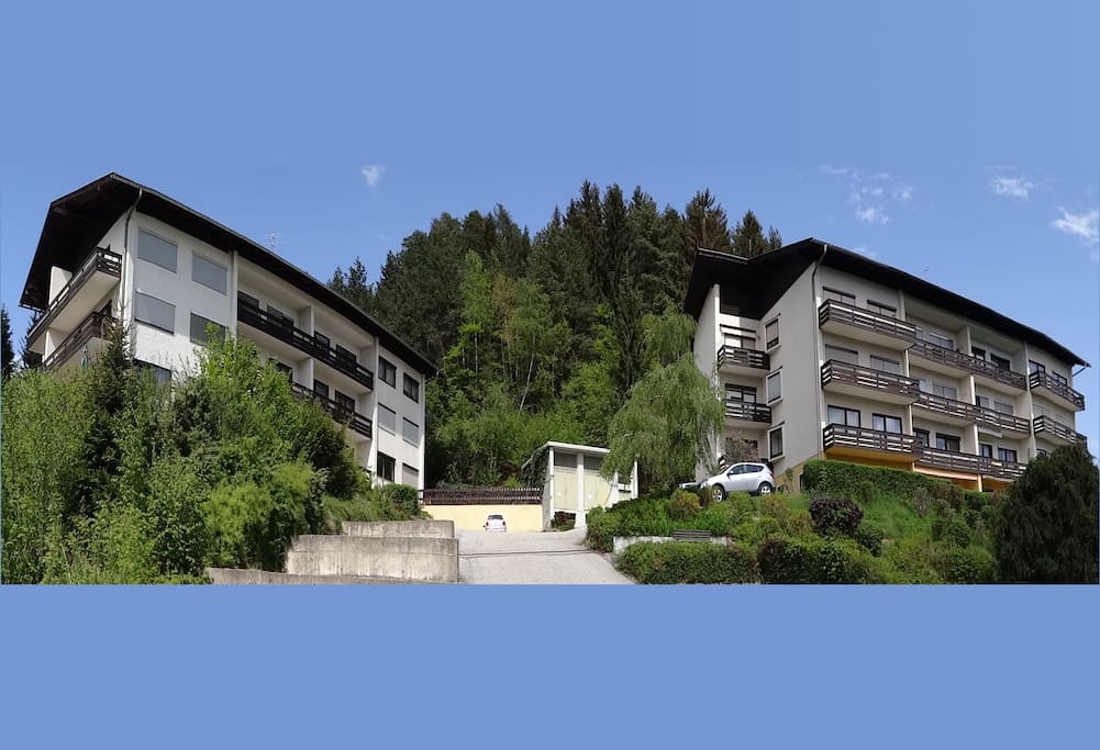 Unsere Ferienanlage am Sonnenhang über Seeboden.