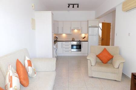 Diana 44, pool and garden view, Universal area