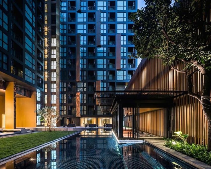 Swimming pool at the 1st floor plus meeting area for superb atmosphere conference.