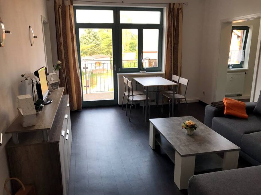 Wohnzimmer vom Flur aus