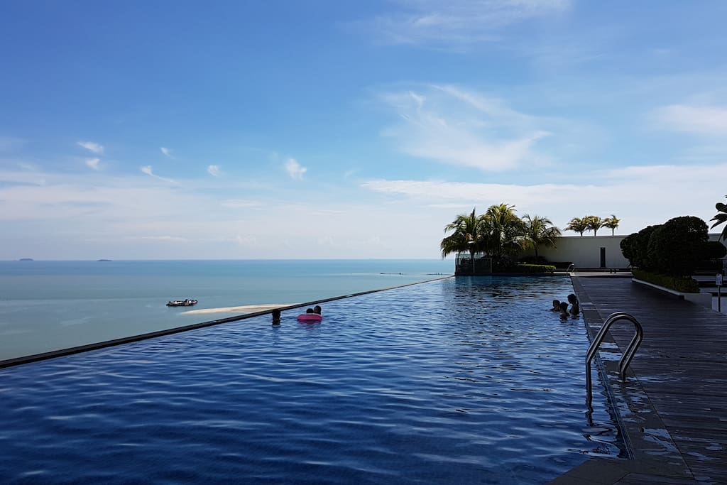 Facing strait of Malacca + Infinity pool无边泳池