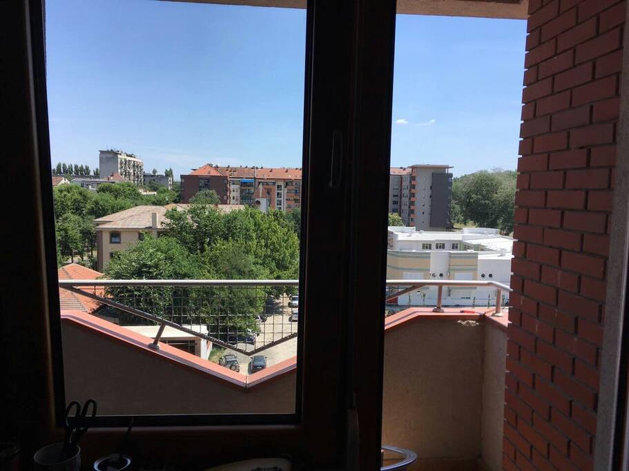 Windows with good sound isolation so you can sleep well and rest.