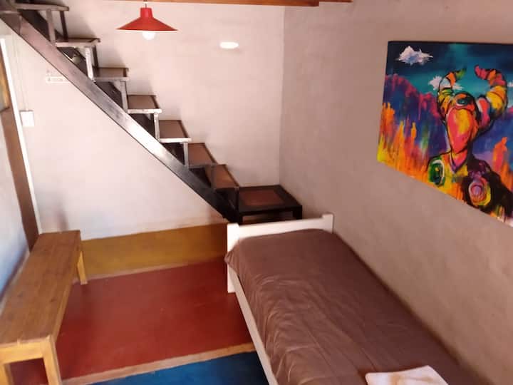 Zdobené maľbami miestnych umelcov