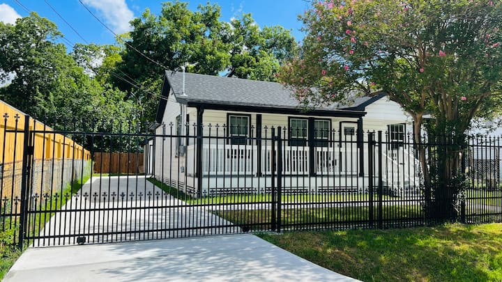 3br 2ba Near Downtown | Free Parking - Houston, TX