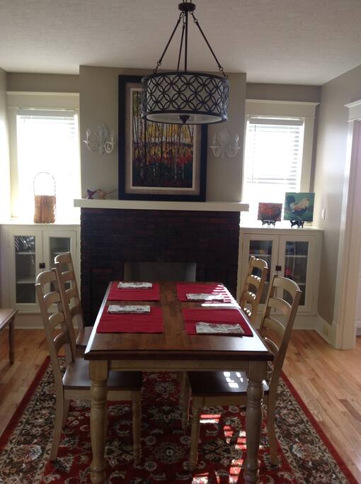 1st floor, dining room with seating for 6.