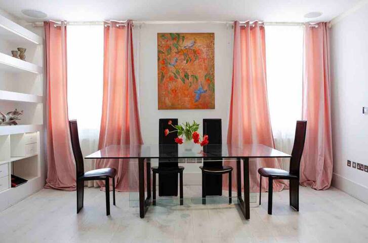 Luxurious spacious 4 b penthouse off Regent’s park gallery image 3