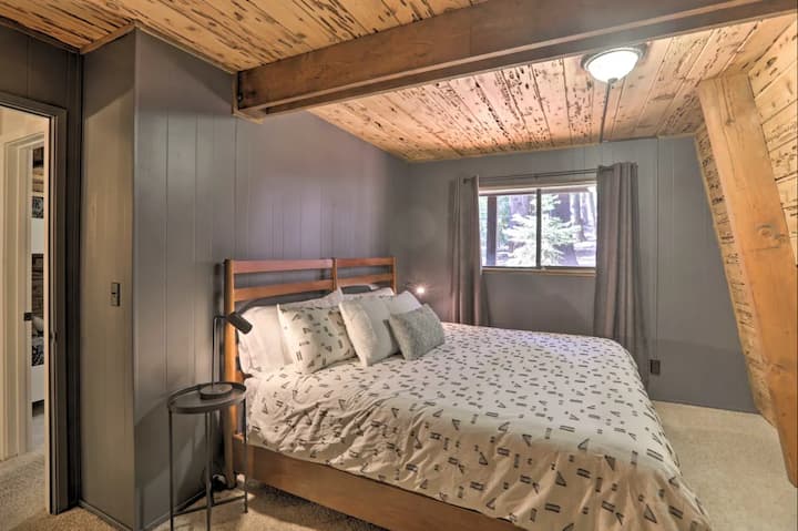 Dhoma e gjumit #2 me krevat dopio "king" dhe një përzierje e shkëlqyer e kabinës së rehatshme me përfundime moderne. 