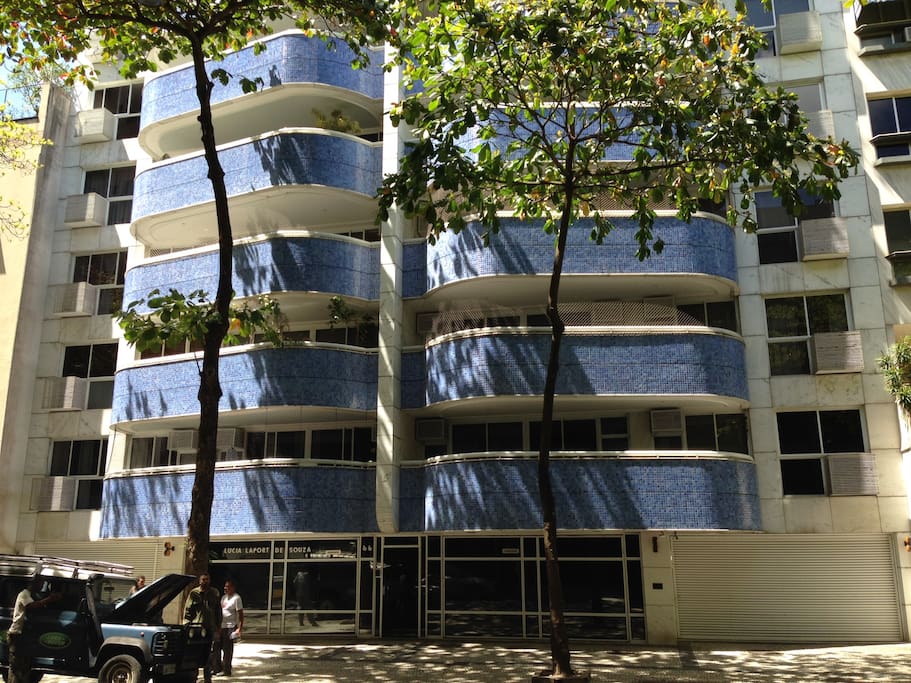 New Apartment, in a Recent all-residential Building, with Security Acess Control 24/7 by frontdoor supervisors.