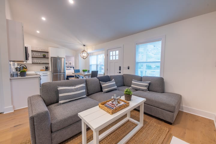 Trendy, Modern House Close To Beaches & Downtown - Mount Pleasant, SC
