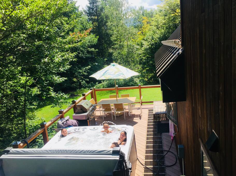 This is what the CEDARWALK deck looks like in Summer!