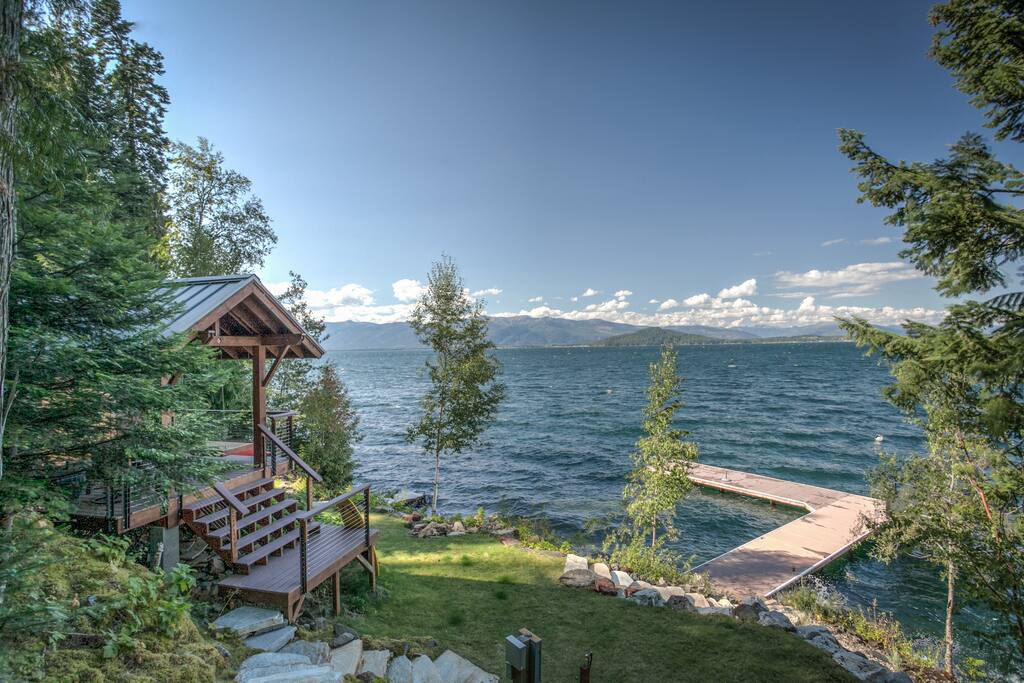 Swim, fish, float,snorkel, boat and canoe right off of the private dock. Additional toys (SUPs, kayaks, etc.) are for rent at Bottle Bay.