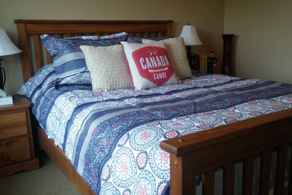 Get a restful night sleep on the Serta pillow-top queen mattress in our guest bedroom. Ideal for couples.