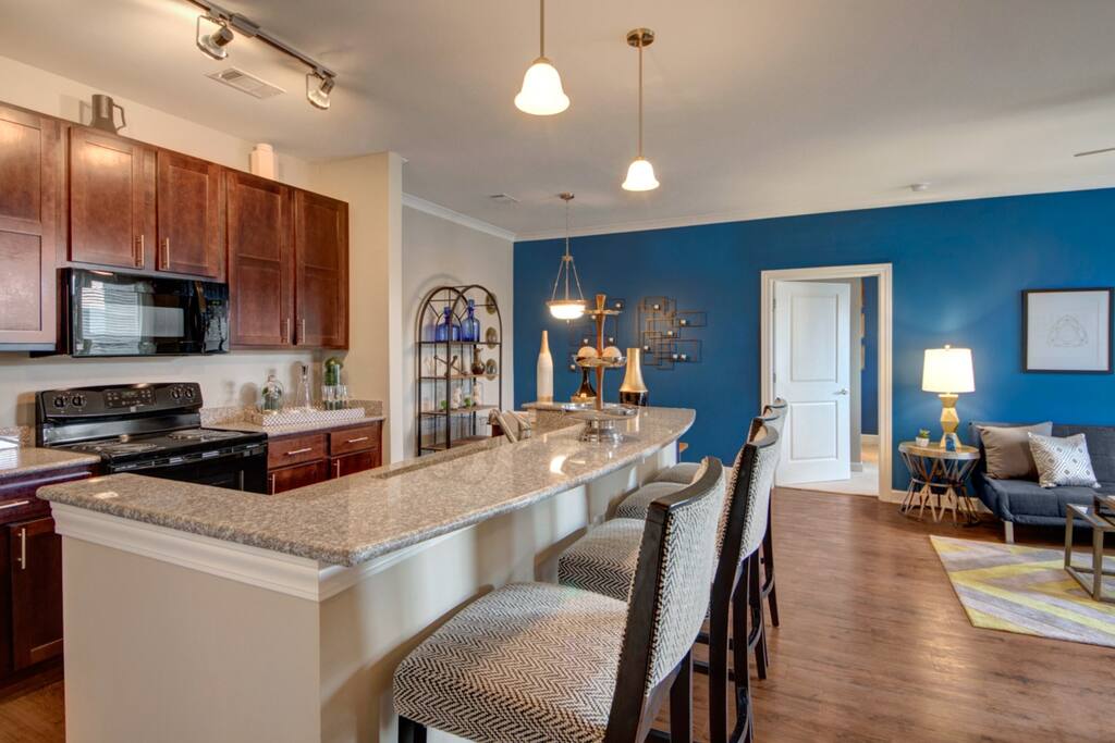 Unfurnished Unit - Spacious Great Room