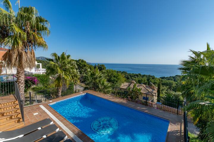 ★ CoastalVillas – Villa Calamar ★large family home gallery image 3