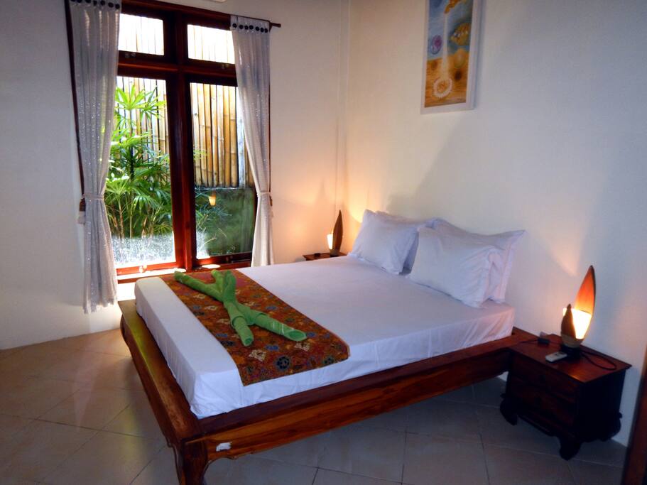 Queen sized teak bed