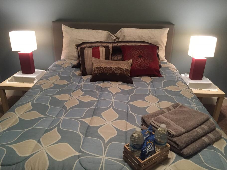 New bed, new lamps and new bedding!