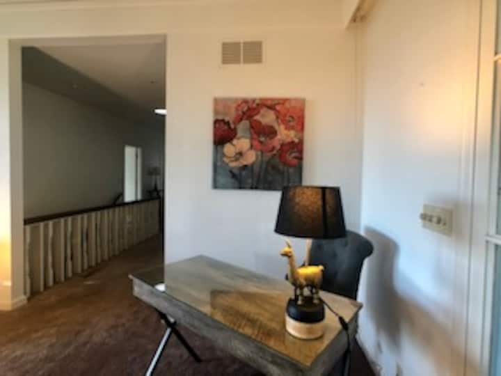 Walk To Uo, Mathew Knight, Perfect For Of 2 To 10 - Springfield, OR