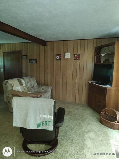 Relaxing 3 bedroom home very clean