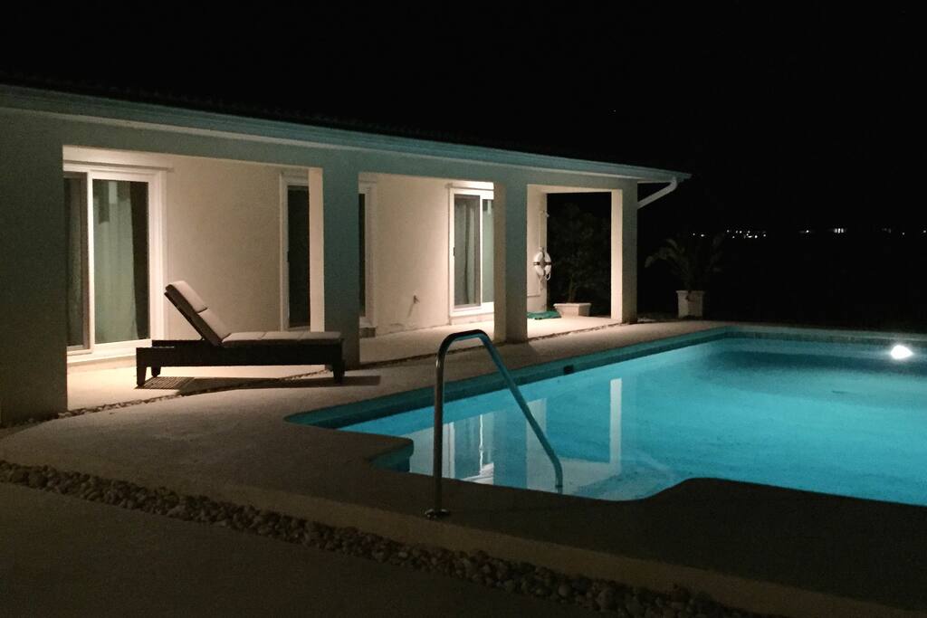 Private swimming pool - 24 hours