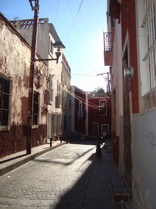 Calle donde esta ubicada la casa.