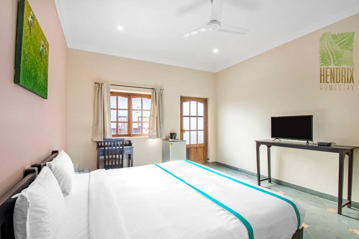 Bedroom 1 image 3