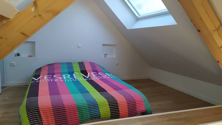 Dormitorio cama doble de 9 metros cuadrados