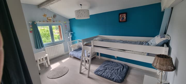 卧室儿童
1张高床90x180
婴儿床 