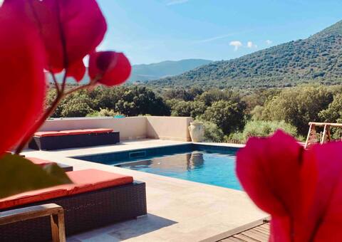 Family villa with pool 2 min from the beach