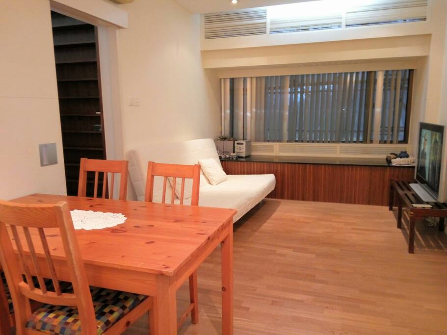 200 sq ft of living/dining area