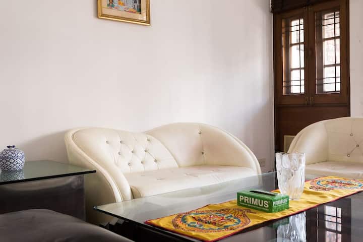 Umr Bungalow With 6 Rooms In Green Park - Delhi