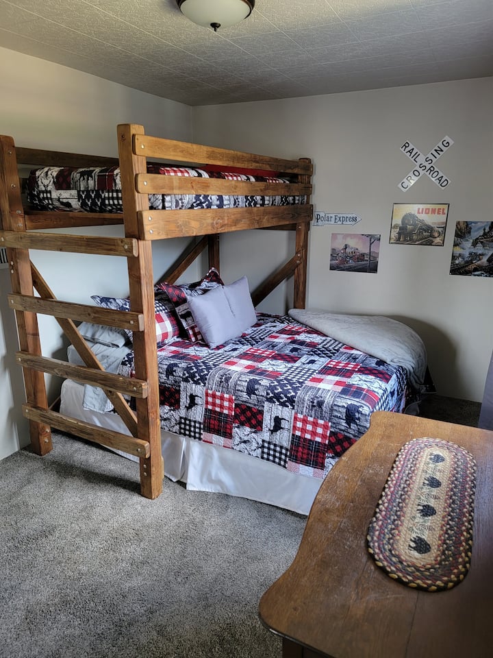 Двуетажно легло в стил таванско помещение