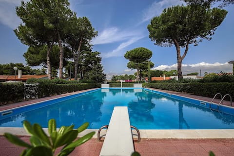 Villa in park with swimming pool (open 6/15-9/15) Paestum