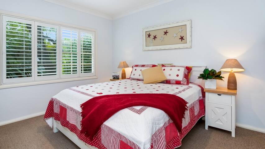 Hamptons Central Delight!! gallery image 4